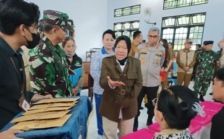 Mensos Risma Distribusikan Bantuan Bencana di Manado