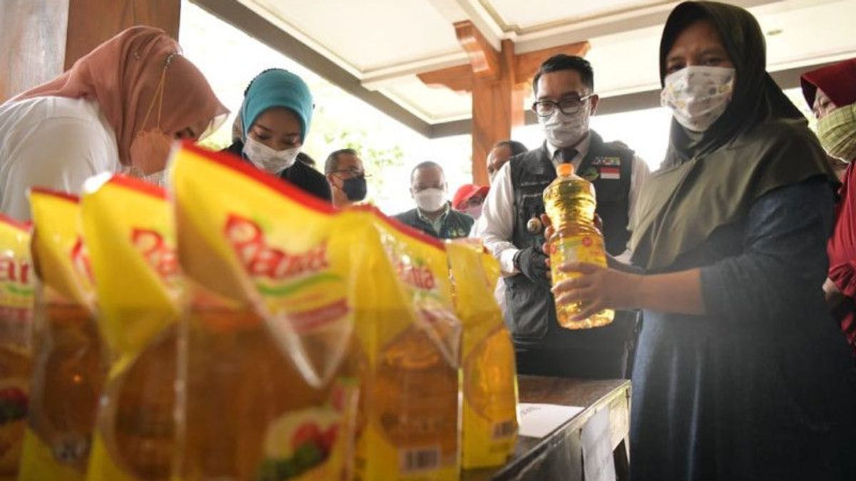 30 Ton Minyak Goreng Banjiri Pasar di Jabar, Kang Emil Harap Masalah Kelangkaan Teratasi Sebelum Ramadan