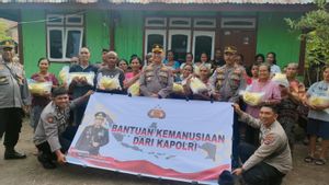 Ikuti Arahan Jokowi, Kapolri Sebar Sembako di NTT