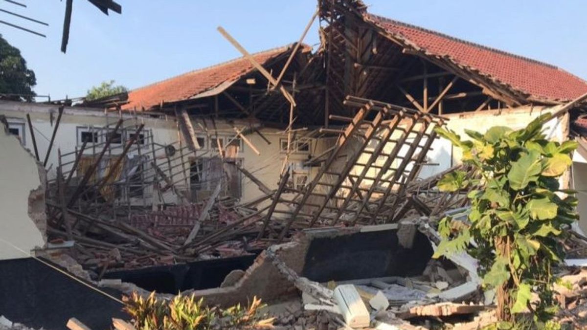 Ministry Of Agriculture's Agricultural Training Center In Bogor Collapses