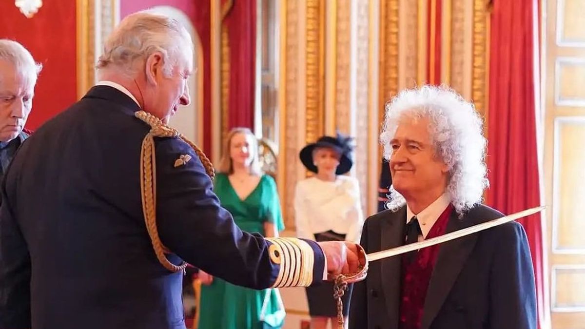  Sah! Brian May Dianugerahi Gelar Kebangsawanan di Istana Buckingham