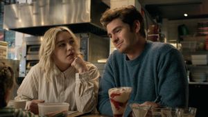 Terlalu <i>Passionate</i> Beradegan Intim dengan Florence Pugh, Andrew Garfield Tak Dengar “Cut!”