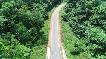 ourage de temps, Waskita Karya Aachève la route Nabire-Manokwari d’une valeur de 138,2 milliards de roupies