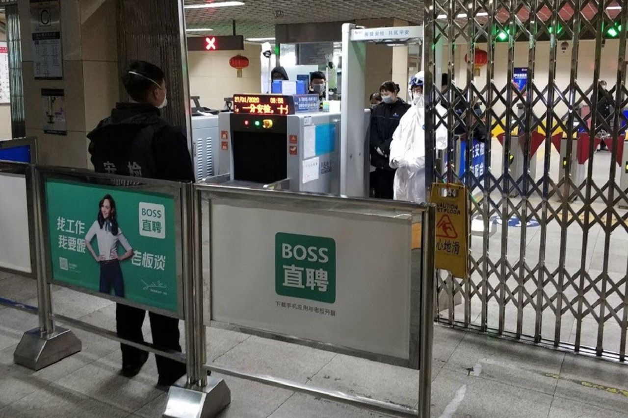 日本から米国への中国でのCOVID-19の波を予測し、保健省は動向を監視しています
