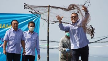 Le Ministre Edhy Prabowo, Qui Criait Haut Et Fort Pour éviter La Corruption, Est Maintenant Arrêté Par Le KPK