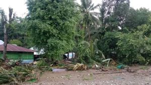 Banjir Bandang di Klabat Minahasa Utara Surut, Warga Dibantu Aparat Bersih-bersih Sisa Puing 