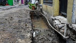 Water Channels In Cempaka Putih Barat Experience Narrowing, Natural Resources Officers Normalize