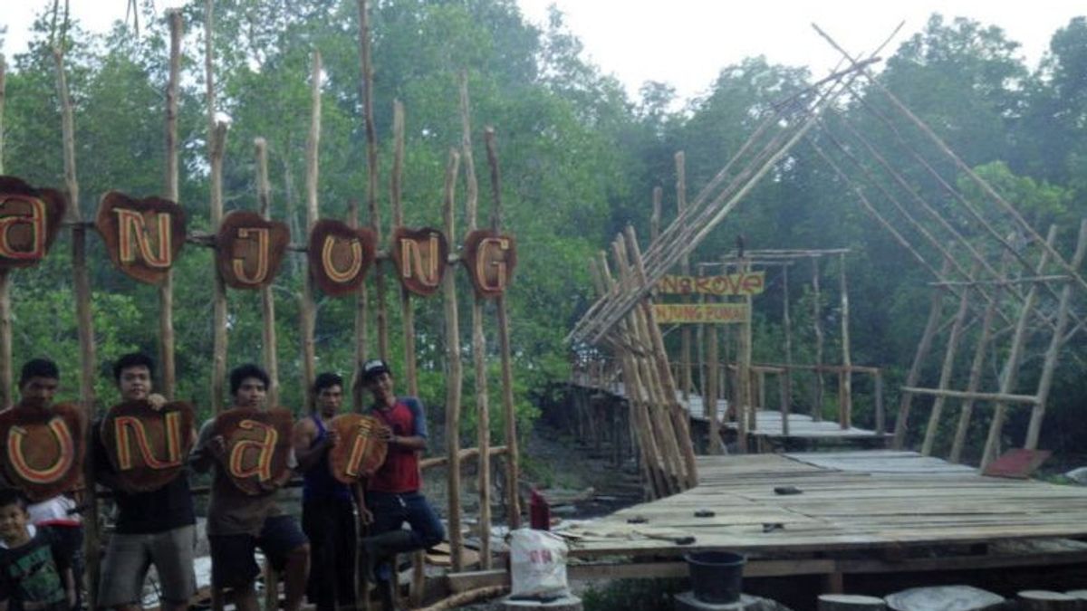 Merawat Karbon Biru di Pesisir Tanjungpunai