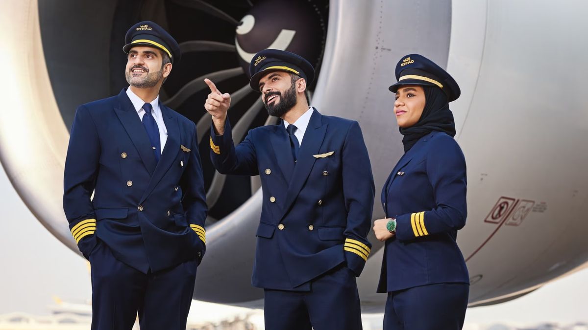 Etihad Airways Will Recruit Hundreds Of Pilots: Get Tax Free Salaries To Housing And Children's School Allowances