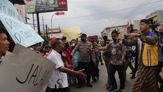 Siang Terima Tuntutan Warga di Flyover Ganefo, Malamnya Persoalan Sudah Diselesaikan Ganjar Pranowo