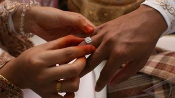 ドンプの女性は恋人の体と結婚