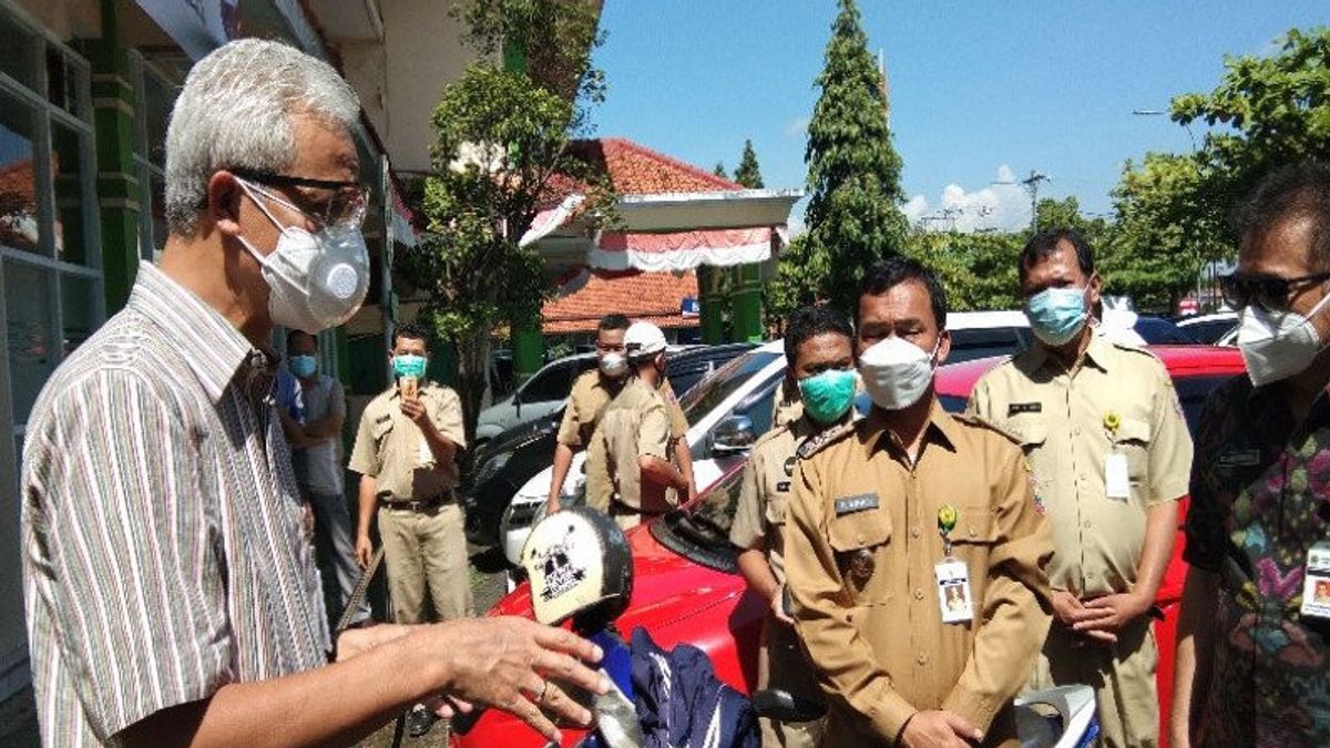 Ganjar Pranowo Demande à TNI / Police D’aider à Mettre En œuvre Le Confinement De 7 Mille Associations De Quartier Dans La Zone Rouge Du Centre De Java