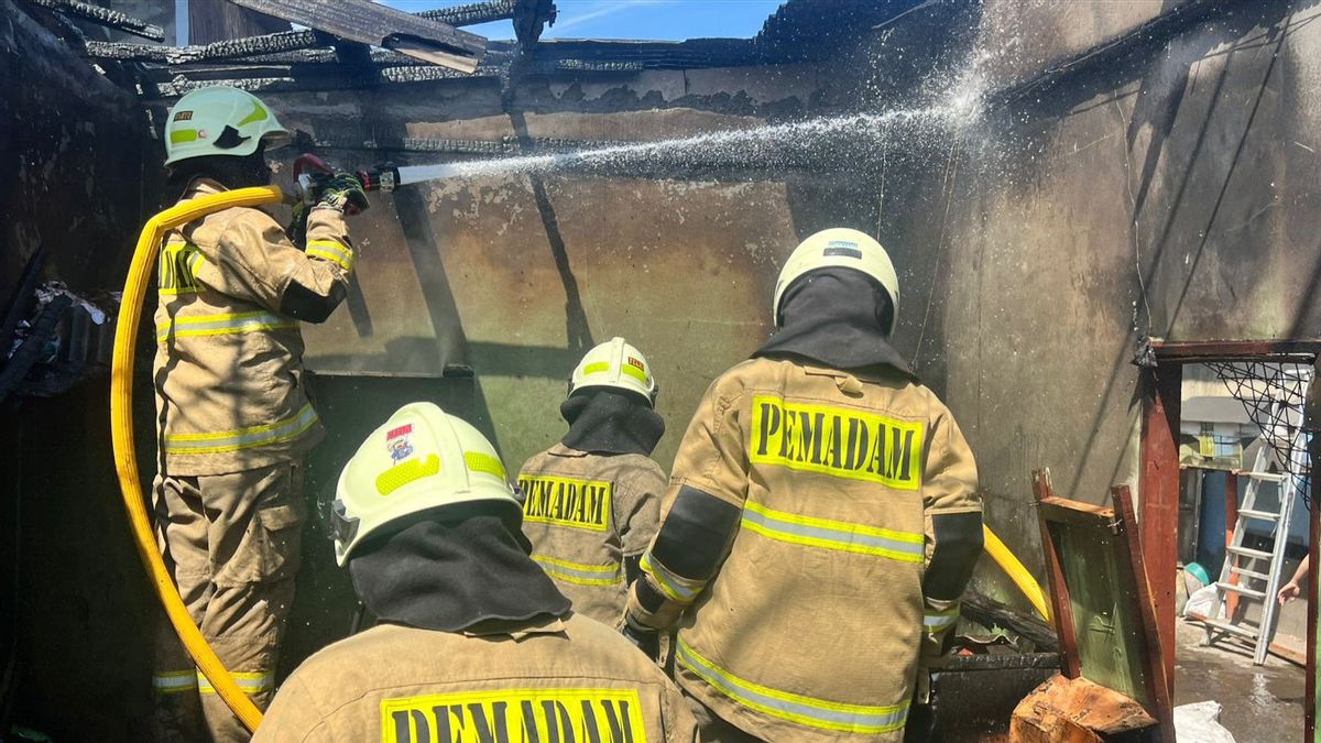 Terdengar Rentetan Suara Ledakan saat Dua Rumah di Kelapa Gading Terbakar