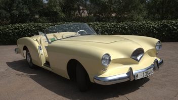 これがカイザー・ダーリン1954、自動車のドア・スライドの歴史を始めた贅沢なスポーツカー