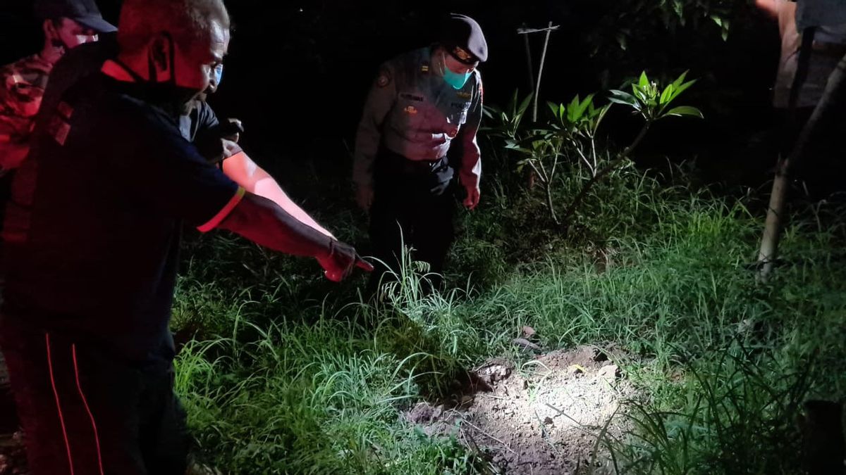 警察がバリ島ブレレンの9つの墓地が正体不明の人物によって解体された事件を捜査