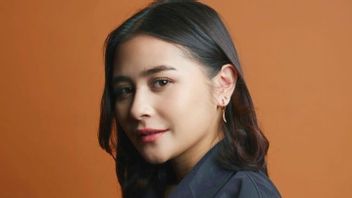 Prilly Latuconsina's Unique Way Of Disbursing The Contents Of The Heart