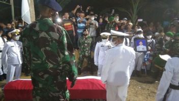 丹兰塔马尔六世望加锡主持在KKB袭击中丧生的印尼国民军的葬礼