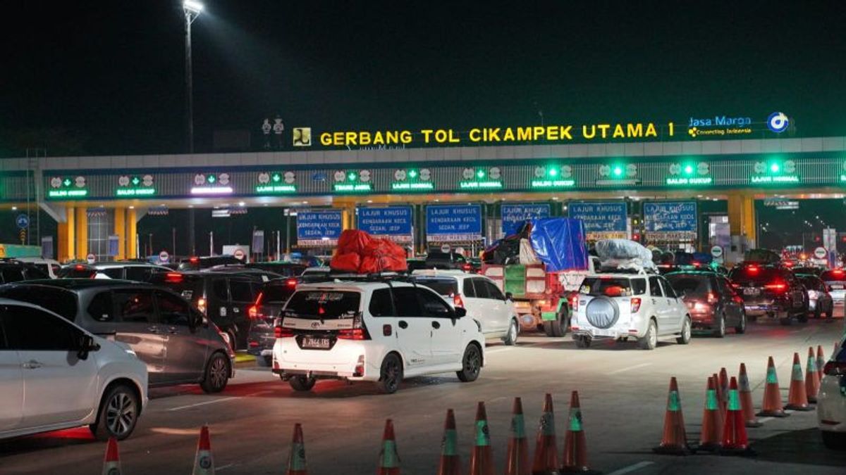 Une route à péage de Cikampek Km 72 jusqu’à GT Kalikangkung est en cours d’exploitation, le courant de la ville de Jakarta Padat