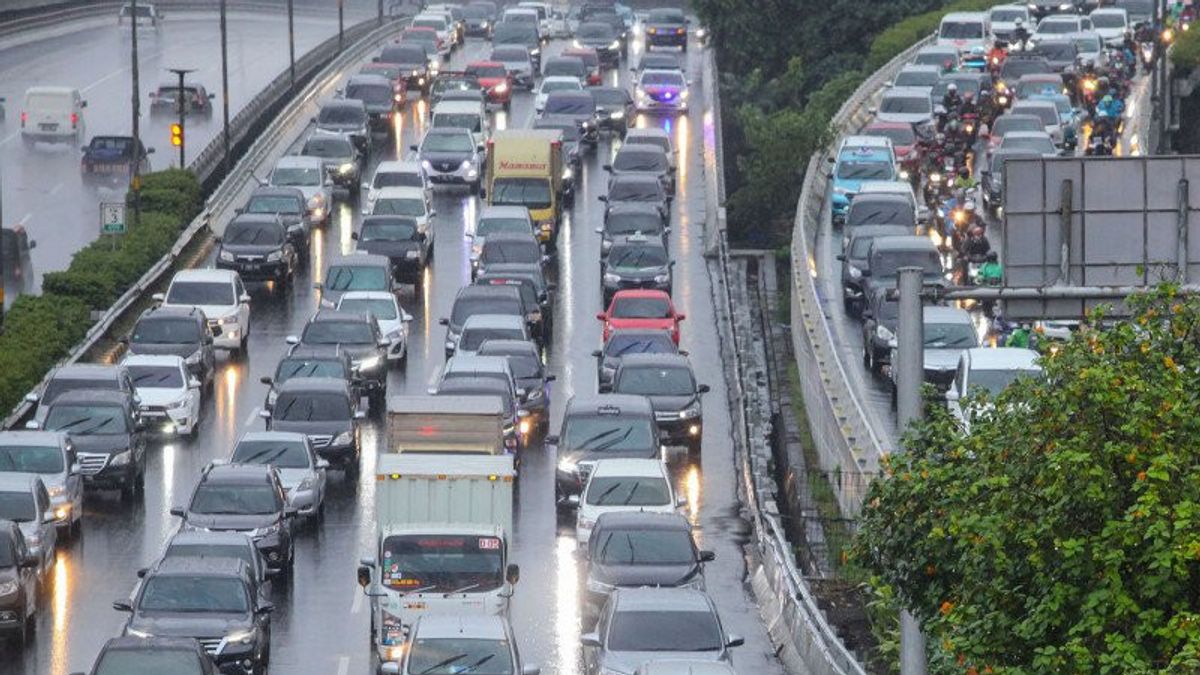 ジャカルタの渋滞について、オブザーバー:首都緩衝地域の公共交通機関の改善が必要です