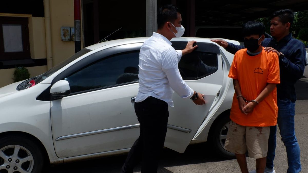 在Serang市失踪的白色大发Ayla汽车在Jonggol被发现，这要归功于GPS跟踪器