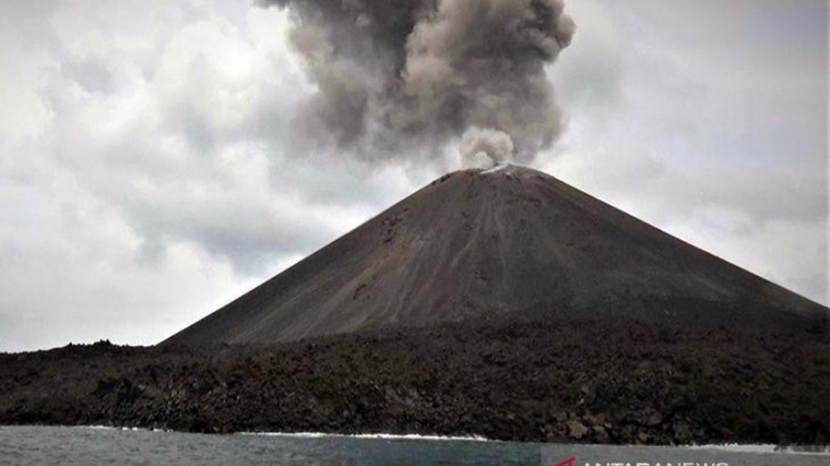 Gunung Anak Krakatau Meletus: Masyarakat Jangan Dibuat Bingung Soal Kemungkinan Tsunami