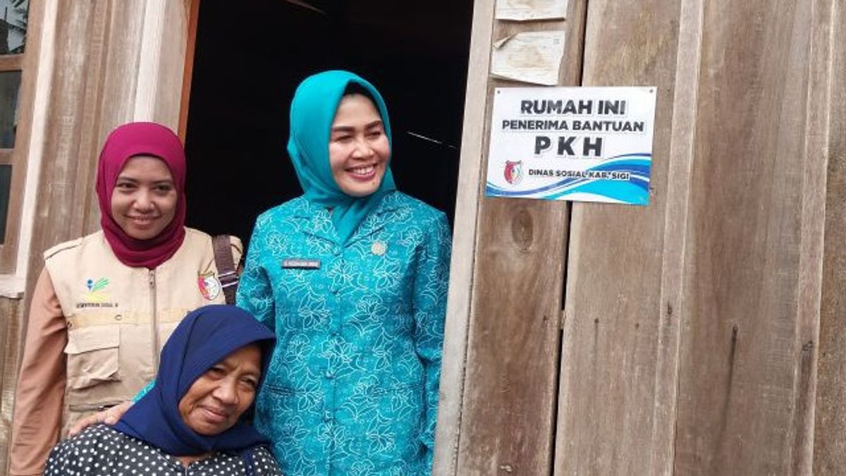 Supaya Tak Salah Sasaran, Rumah Warga Penerima PKH di Sigi Dipasang Papan Penanda