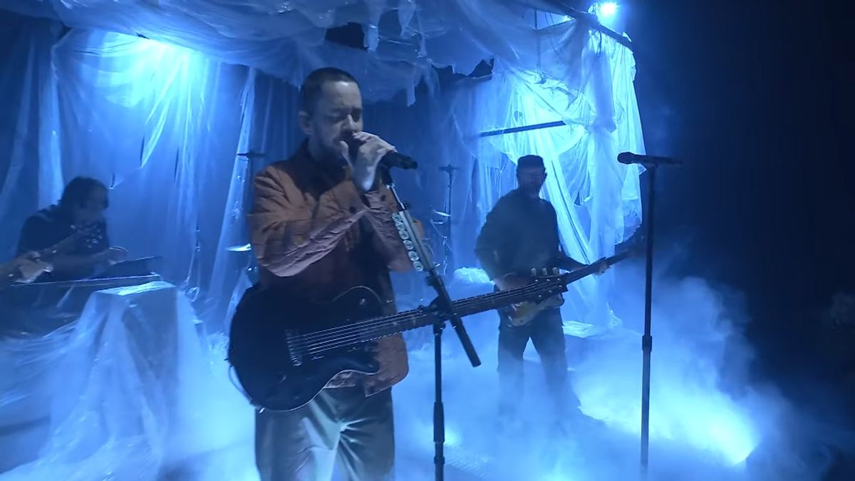 Linkin Park Debuts 'The Employness Machine' On TV In 'The Tonight Show'