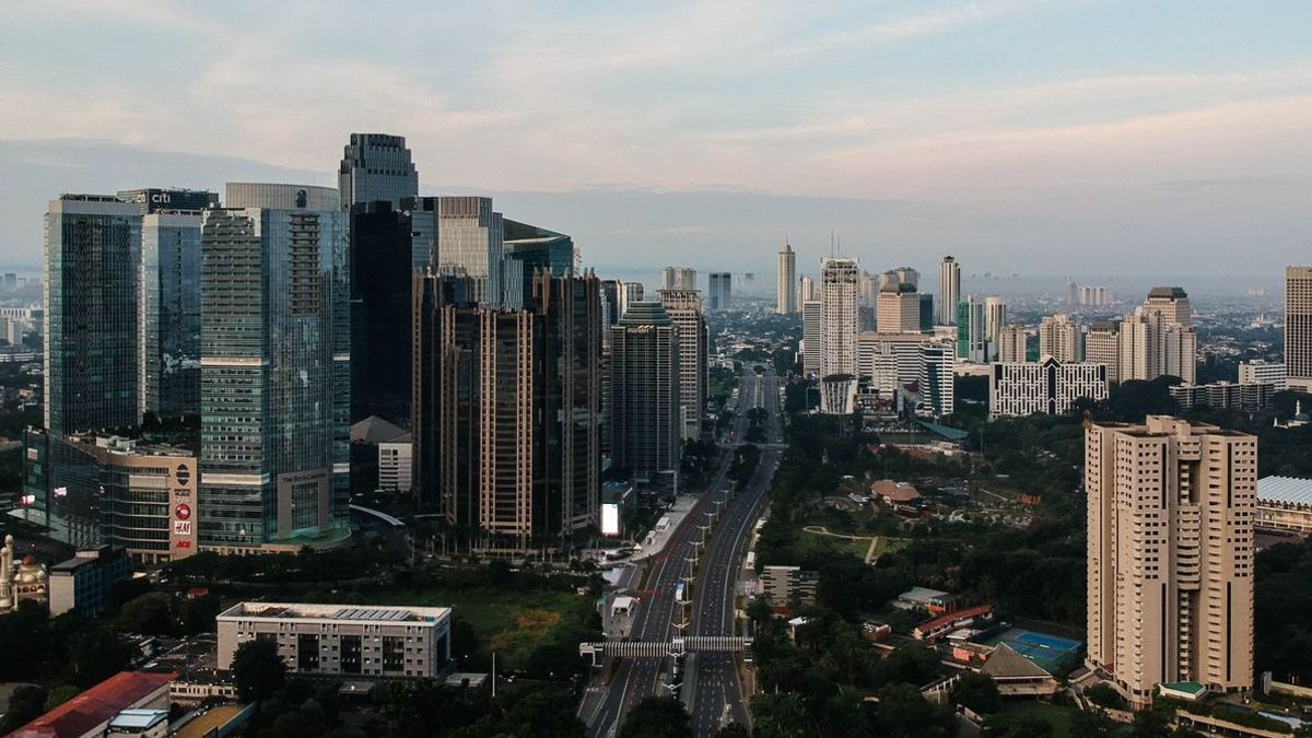 Centre Commercial Fermé Et Vue De Sudirman-Thamrin En Cas D’urgence PPKM à Jakarta