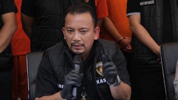 经过检查,警方称肯邦安加油站官员在装满太阳能罐中用Pertalite