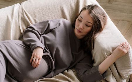 3 Posisi Tidur agar Bayi Cepat Lahir, Simak Ya!