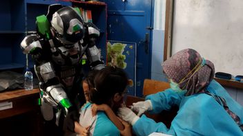 Polsek Menteng Hadirkan Robot Transformer dalam Vaksinasi Anak Usia 6-11 Tahun