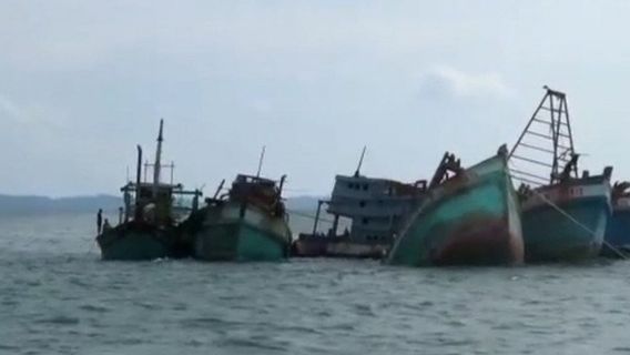 Collision Au Milieu De La Mer, 12 Pêcheurs Portés Disparus Dans Les Eaux Au Nord De Batang