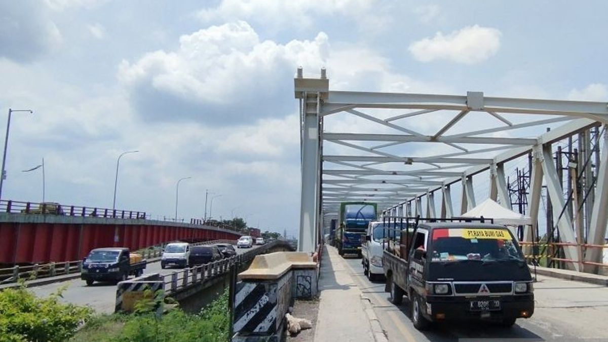 Floods Recede, Vehicles Can Cross The Demak-Kudus Pantura Route Again
