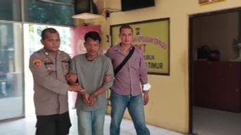 由复仇引发，棉兰巴科克的男人与Klewang在网吧的受害者