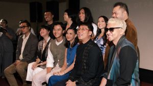 SORE: Istri dari Masa Depan dan Lagu <i>Terbuang Dalam Waktu</i> yang Saling Menopang