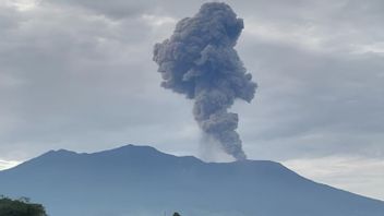 Gunung Marapi Erupsi Jumat Sore Selama 46 Detik