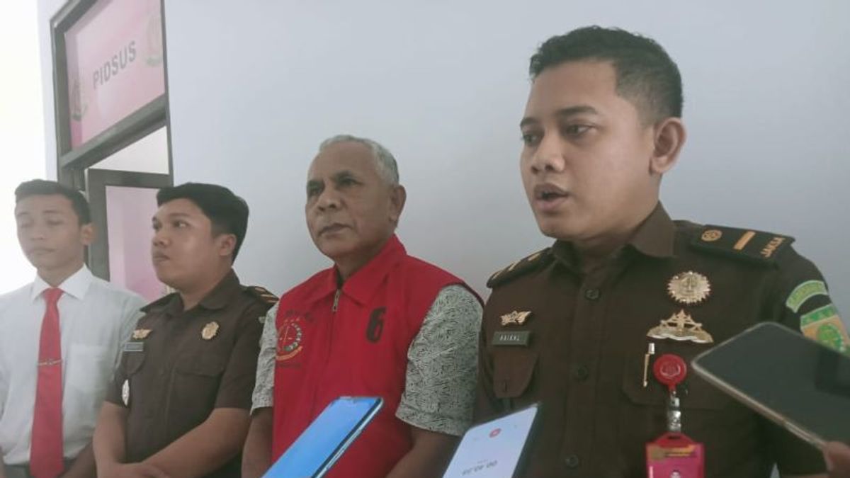 Polisi Serahkan Tersangka Korupsi Gaji Satpol PP ke Kejaksaan SBT Maluku