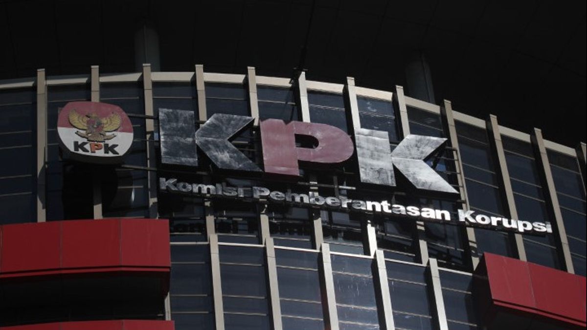 税総局汚職疑惑に関連する銀行パニン本社の検索、KPKは証拠を見つける