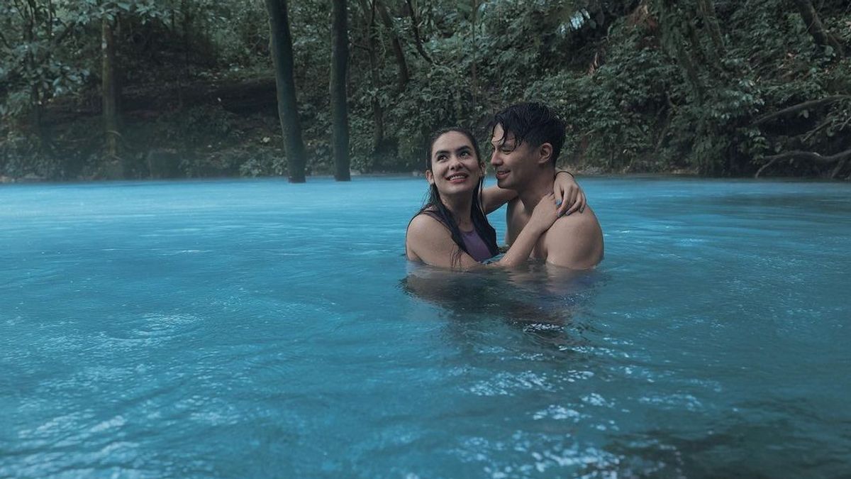 5 Photos De Fero Walandouw Et Steffi Zamora Comme Si Inséparable, Jadian?