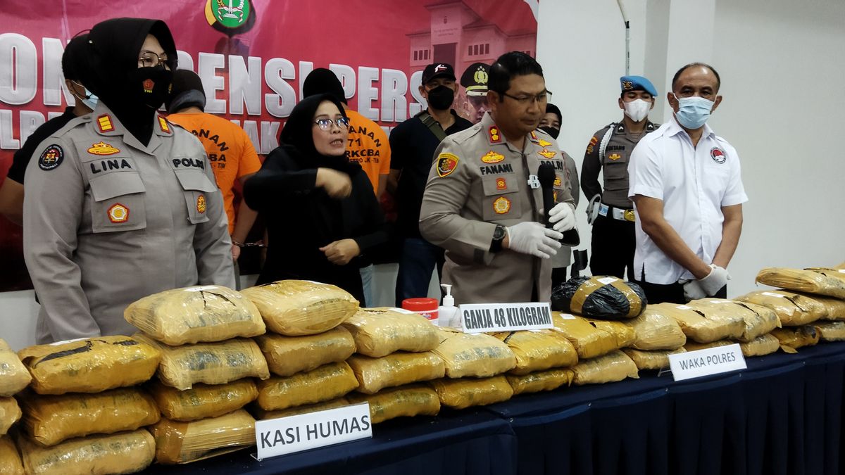 Polisi Bongkar Penyelundupan 48Kg Ganja Asal Medan di Jakut, Pengiriman Lewat Jalur Darat Gunakan Truk Ekspedisi