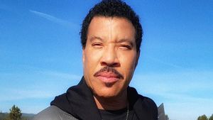 Lionel Richie Siap Rekam Ulang <i>We Are The World</i> untuk Bantu Korban COVID-19