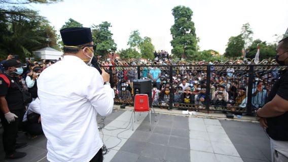 Mayor of Surabaya Demonstrated By Madurese Residents About Suramadu Blocking, Eri Cahyadi Continues To Khofifah