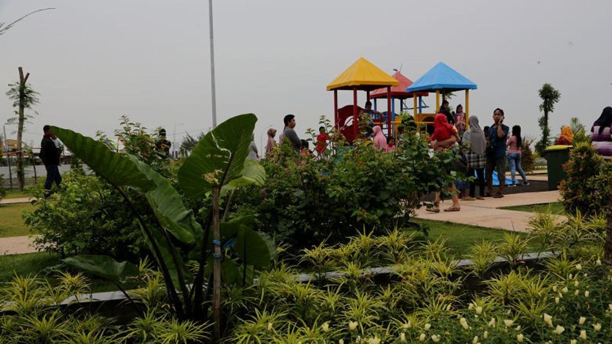 169 Parks In Surabaya Equipped With Child Playing Facilities