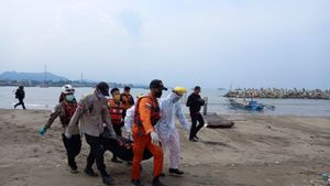 Jenazah Wisatawan Asal Cianjur yang Tenggelam di Pantai Karanghawu Sukabumi Berhasil Ditemukan