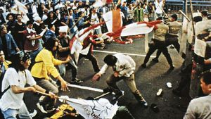 수하르토 사임의 지표: 경제 불황, 트리삭티 비극, 1998년 5월 폭동