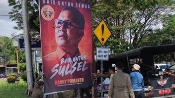Satpol PP Makassar Copoti Reklame Tak Berizin, Termasuk Baliho 'Danny Pomanto Baik untuk Sulsel'