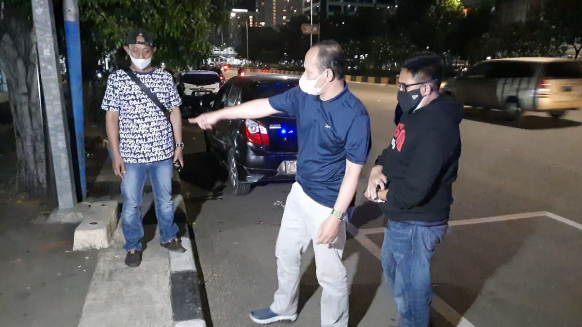 联合西方联盟，塞卢里特武装摩托车团伙的阴谋集团，在Jalan Gajah Mada上制造了不安分的公民，成功被捕