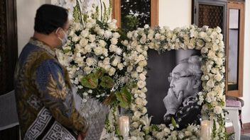 Berkunjung ke Rumah Duka, Anies Baswedan Ungkap Kedekatan Sabam Sirait dengan Kakeknya 