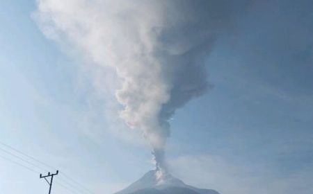 Waspadai Gunung Lewotobi di NTT Lontarkan Abu Vulkanik 1.500 meter