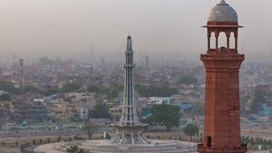 Trump ‘Peacemaker’ Tawarkan Mediasi, Pejabat Afghanistan-Pakistan Lanjutkan Perundingan Damai